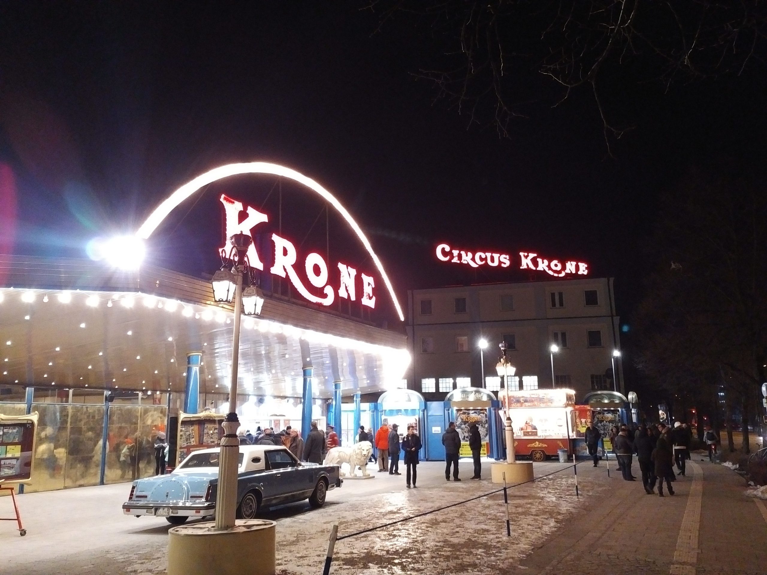 Esterno del Krone Bau prima del debutto di marzo