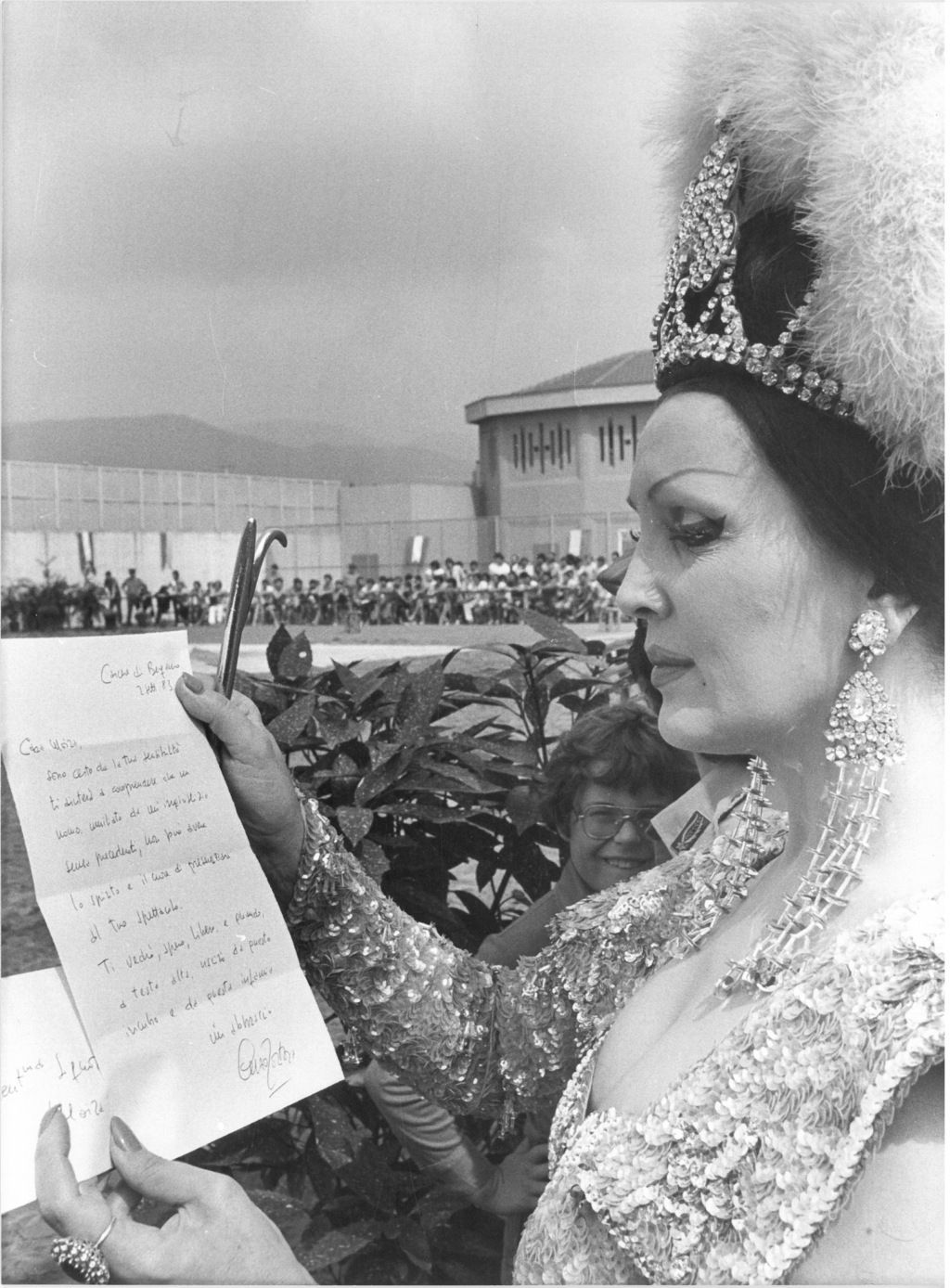 1983: Moira legge una lettera di Enzo Tortora Moira Orfei mentre legge una lettera di Enzo Tortora 1983