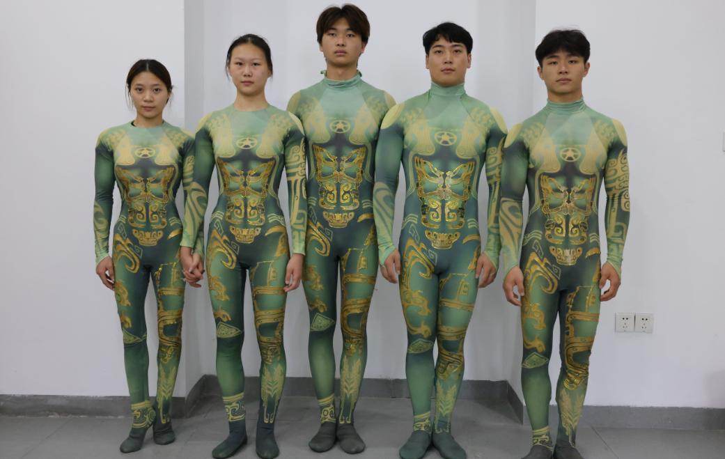 JIANGSU ACROBATIC TROUPE